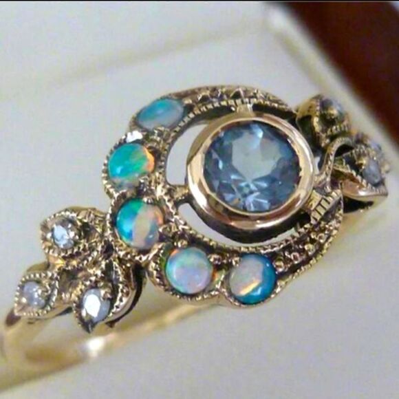 Jewelry - Victorian Antique Style Rhinestone Romantic Blue Ring